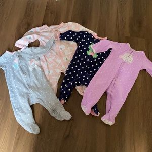 Girls feet zipper pajamas